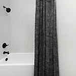 Kays Hideaway - Stylish Stay Steps To Dining