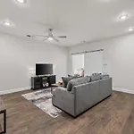 Stylish 1br With Pool & Gym In The Gulch