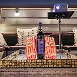 Modern Luxe Townhome With Rooftop Cinema *