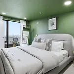 Apartment Penthouse River View With Patio And Parking Near Downtown