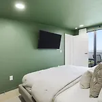 Apartment Penthouse River View With Patio And Parking Near Downtown Nashville