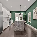 Modern Luxe Townhome With Rooftop Cinema * Nashville