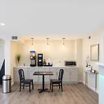 Hotel Quarters & 3*