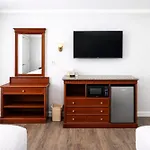 Quarters & Hotel