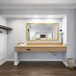 Quarters & Hotel 3*