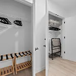 Walk To Broadway- Pool & Cabanas-Luxury Suite
