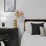 Walk To Broadway- Pool & Cabanas-Luxury Suite