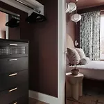 Dreamy Condo With Fireplace, Rooftop, Gym, Parking, Sleeps 5 With King Bed, Sleeper Sofa, Hidden Bunk, Shared Rooftop And Gym, Free Dedicated Parking, Minutes To Broadway, Five Points & Grand Ole Opry, 24 Hr Hospitality