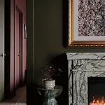Dreamy With Fireplace, Rooftop, Gym, Parking, Sleeps 5 With King Bed, Sleeper Sofa, Hidden Bunk, Shared Rooftop And Gym, Free Dedicated Parking, Minutes To Broadway, Five Points & Grand Ole Opry, 24 Hr Hospitality *