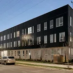 Dreamy With Fireplace, Rooftop, Gym, Parking, Sleeps 5 With King Bed, Sleeper Sofa, Hidden Bunk, Shared Rooftop And Gym, Free Dedicated Parking, Minutes To Broadway, Five Points & Grand Ole Opry, 24 Hr Hospitality *