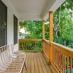 Vacation Haven Hot Tub Fire Pit Grill & Arcade Holiday home