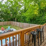 Vacation Haven Hot Tub Fire Pit Grill & Arcade