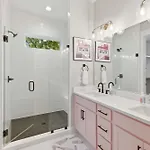 Designer Single Family House-rooftop- Hot Tub Holiday home Nashville