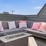Designer Single Family House-rooftop- Hot Tub Holiday home *