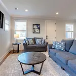 Mesmerize Melrose - 5 Mins To Broadway - Rooftop Deck Holiday home