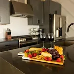 Luxe-broadway Getaway-heart Of Gulch-mins To Broadway Holiday home