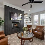 Gulch Melody - Private Rooftop - Heart Of Gulch Holiday home *