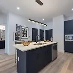 Vandy Vinyl - Odyssey - Minutes To Broadway Holiday home