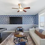 New 7 Mins To Broadway Sleeps 8