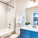Holiday home New Luxe Roofdeck 13 Beds *