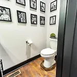 Luxe-broadway Getaway-heart Of Gulch-mins To Broadway Holiday home
