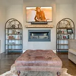 Cultured Coach - Music Row - Mins To Downtown Holiday home *