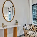 Hyve - Southern Comfort - Walk To Broadway Holiday home *