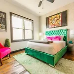 Luxe-broadway Getaway-heart Of Gulch-mins To Broadway Holiday home