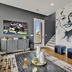 Downtown Dolly - Heart Of Gulch - Rooftop Hot Tub Holiday home *