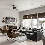 Holiday home Edgehill Duo - 2 Townhomes - Mins Vanderbilt