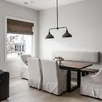 Edgehill Duo - 2 Townhomes - Mins Vanderbilt Holiday home *