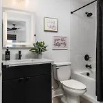 Holiday home Edgehill Duo - 2 Townhomes - Mins Vanderbilt
