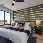 Modern Muse-odyssey-full Gym-heart Of Midtown Holiday home *