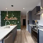 Hideaway-odyssey-heart Of Midtown Holiday home