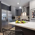 Jupiter - Odyssey - Heart Of Midtown Holiday home *