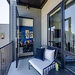 Penthouse Blues-odyssey-pool & Gym-mins 2 Broadway *