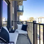Modern Muse-odyssey-full Gym-heart Of Midtown