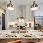 New Nashvegas Downtown Rooftop Views 13beds *