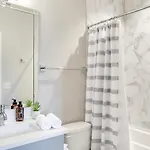 New Nashvegas Downtown Rooftop Views 13beds Holiday home Nashville