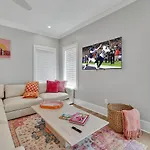 Alto-Private Rooftop Deck-8 Mins To Broadway