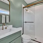 Alto-private Rooftop Deck-8 Mins To Broadway Holiday home Nashville