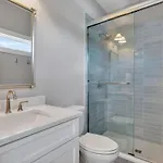 Holiday home Soprano - Private Rooftop - 8 Mins To Broadway *