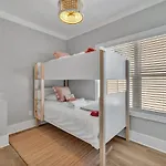 Alto-private Rooftop Deck-8 Mins To Broadway Holiday home
