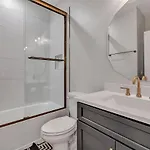 Bass - Private Rooftop - 8 Mins To Broadway