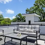 Holiday home Soprano - Private Rooftop - 8 Mins To Broadway *
