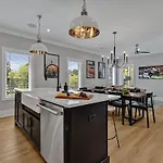 Tenor - Private Rooftop - 8 Mins To Broadway Holiday home