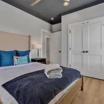 Tenor - Private Rooftop - 8 Mins To Broadway Holiday home