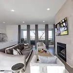 Notes - Sleeps 8 - Mins To Broadway!