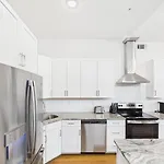 Holiday home Gallatin Retreat-private Balcony-in East *