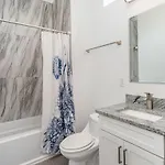 Gallatin Retreat-private Balcony-in East